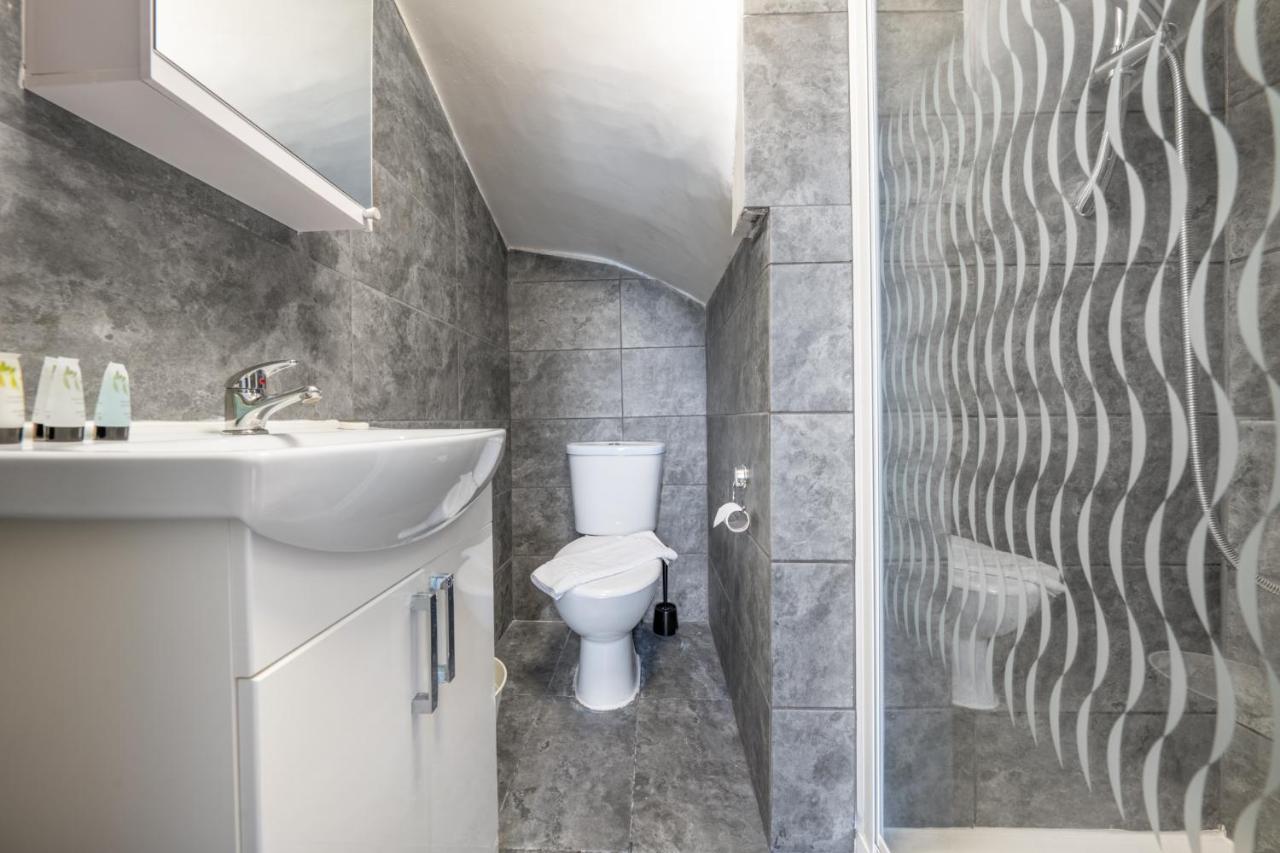 The Buross - Aldgate Aparthotel Londra Exterior foto